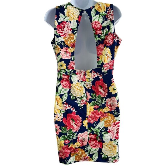 ✨3 for $18 ✨ TRAC Mini Floral Deep V-Neck Dress with Open Back - Medium - Picture 3 of 9